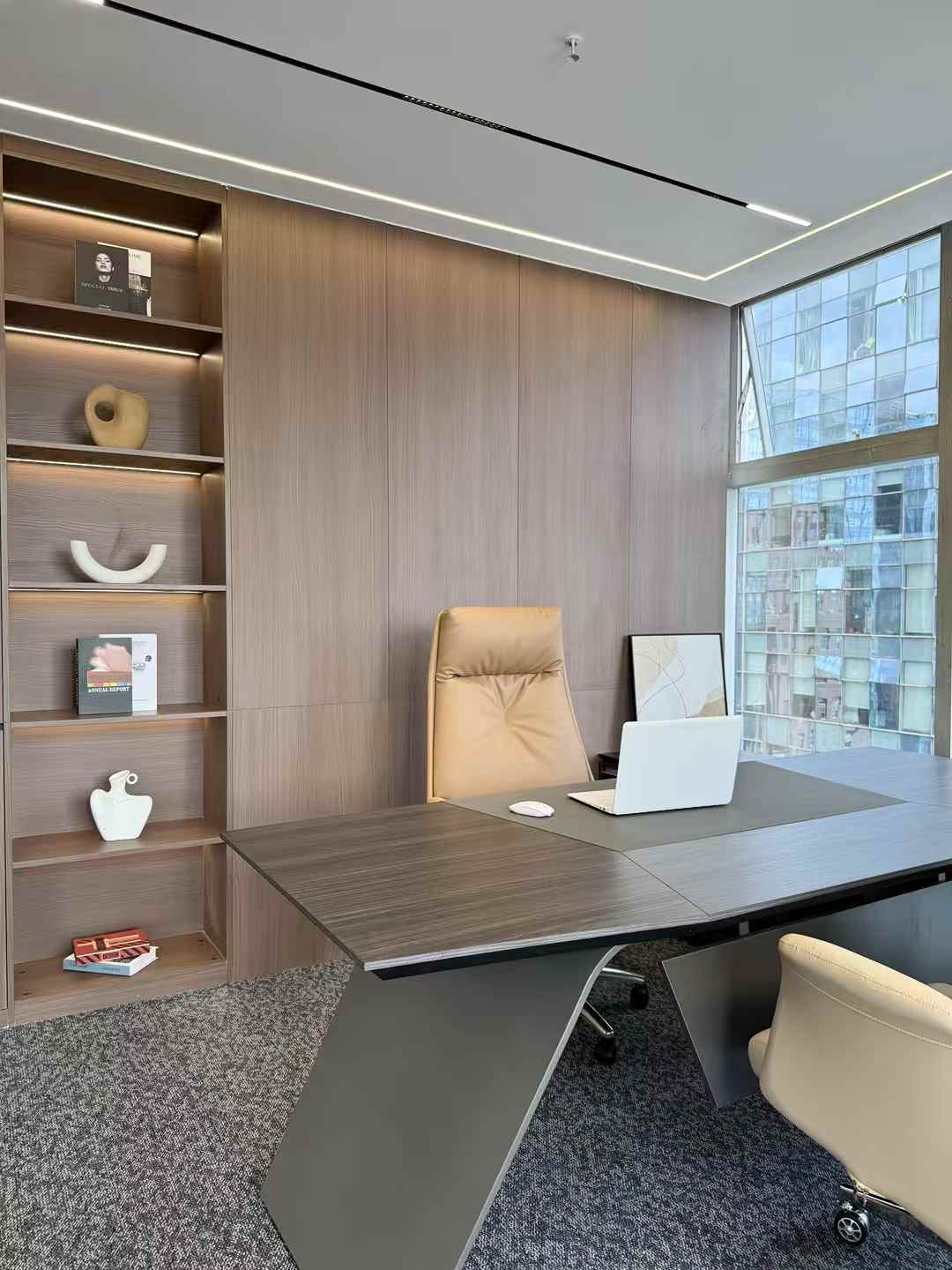 高新天府街甲级精装户型 288平 4隔间24工位 高区视野巴适 双面采光 形象墙带电子显示屏 香年广场办公室出租