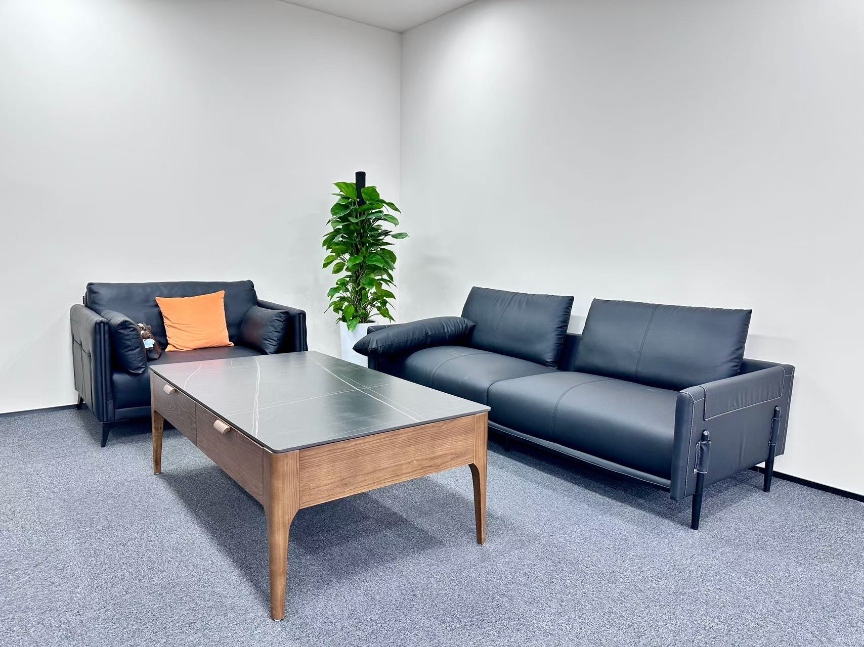 金融城地铁口超甲 看双塔 业主直租 396平方 5隔间24工位+洽谈区 电梯口带家具 华商金融中心办公室出租