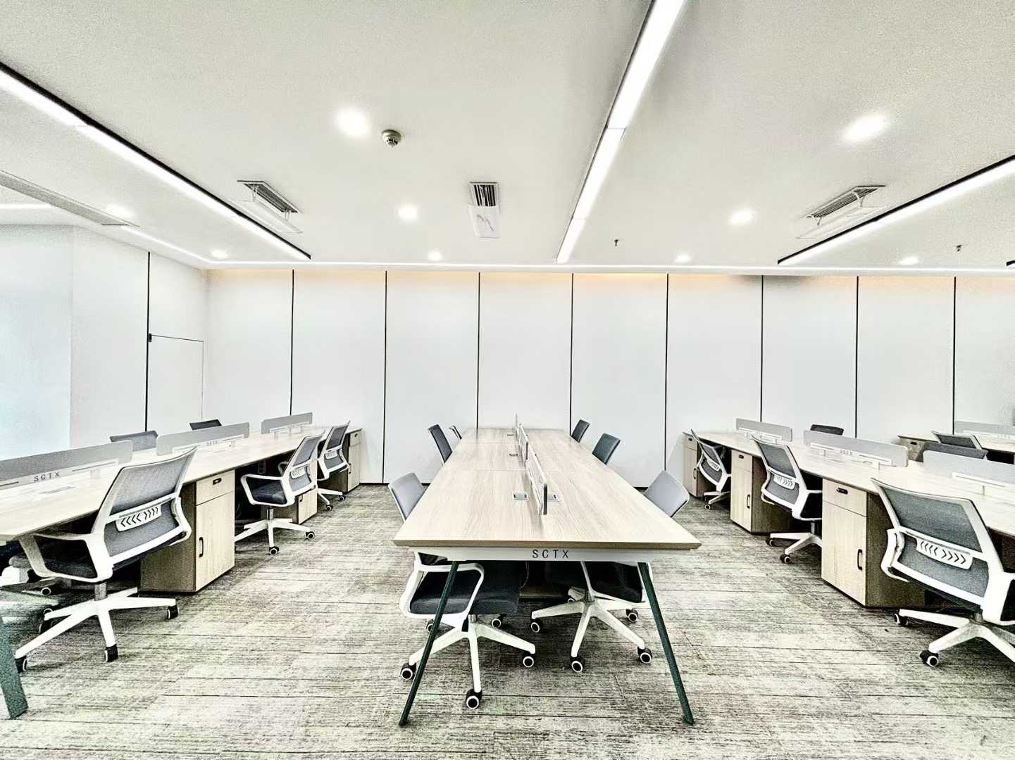 天府三街地铁口 24小时空调 210平 4隔间26工位 报价含物业费 含家具 新希望国际C座办公室出租