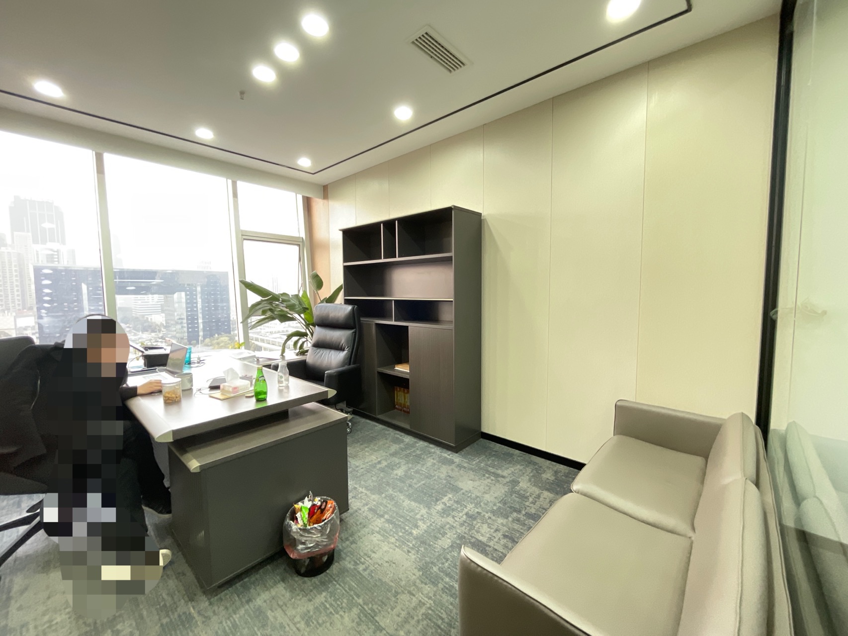 含物业 高新区新世纪环球中心精装小面积办公室 户型方正