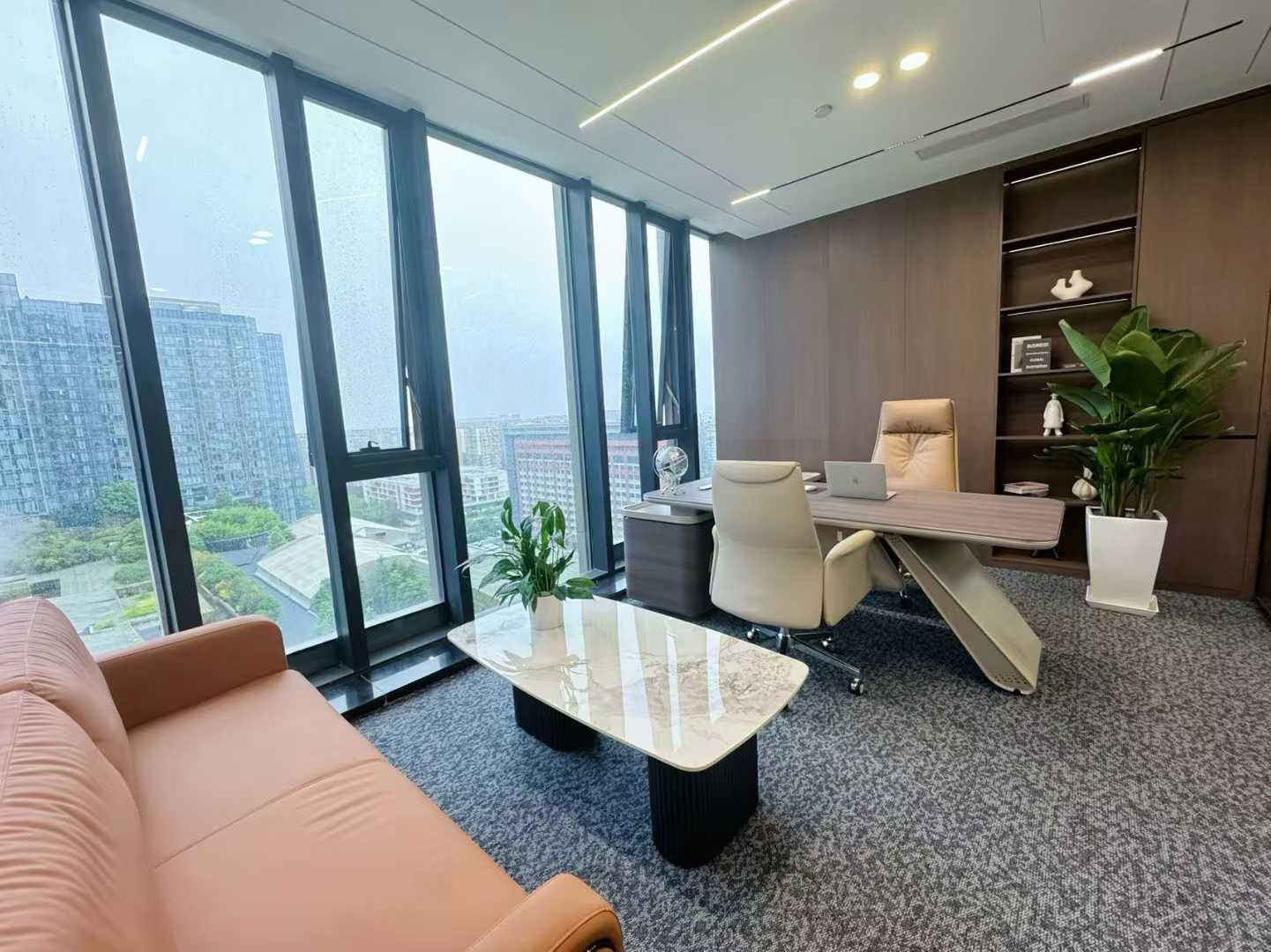 高新区5号线市一医院地铁口 商场配套 交通方便 152平方 3隔间15工位 通山下水 全新打造 仁和春天国际办公室出租