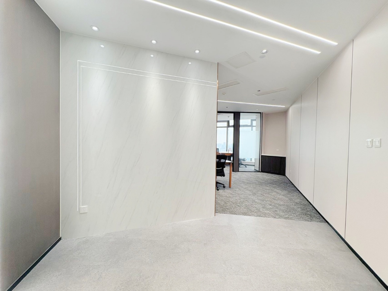 成华区紧邻东郊记忆 创业小户型 95平方2隔间6-8工位 近地铁含物业 多弗国际办公室出租