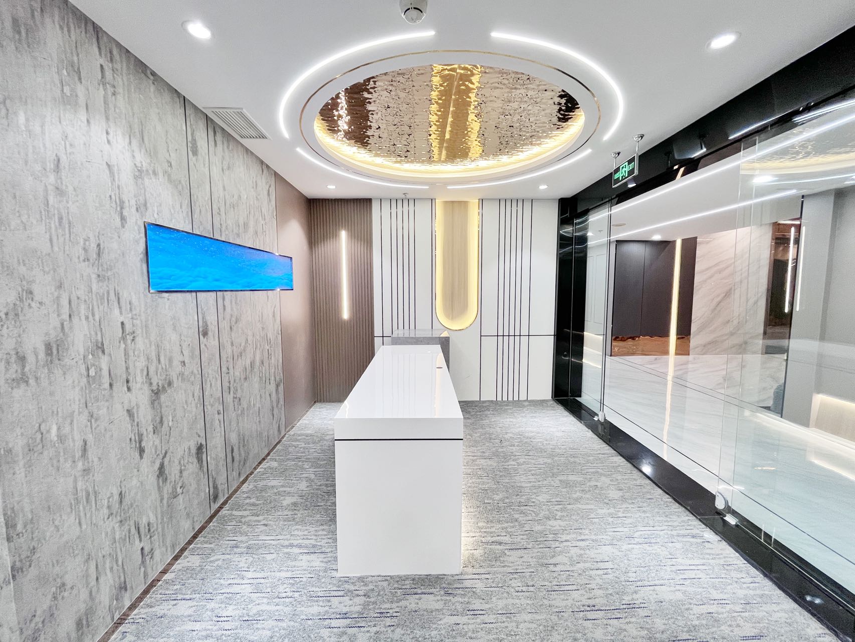 高新地铁附近 电梯口户型高区视野 服务面积312平 6隔间24工位 无加时费 精装带家具 茂业中心办公室出租