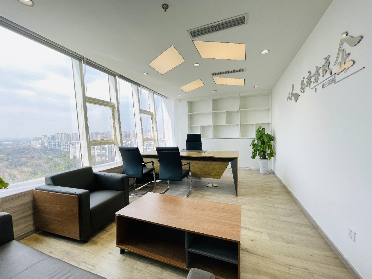 环球中心东区特价房 跃层户型 实得700平 9隔间88工位 利用率高 精装带家具