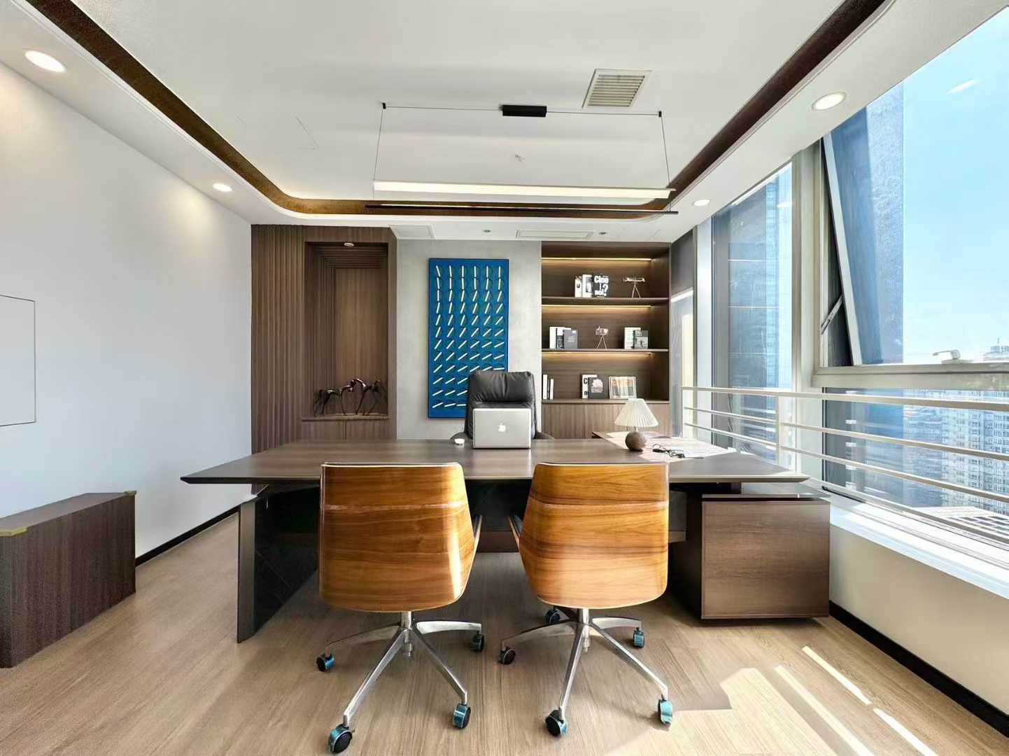 市中心春熙路/东门大桥电梯口精装户型 5隔间22工位带1休息室 装修别致 位置交通方便 喜年广场办公室出租