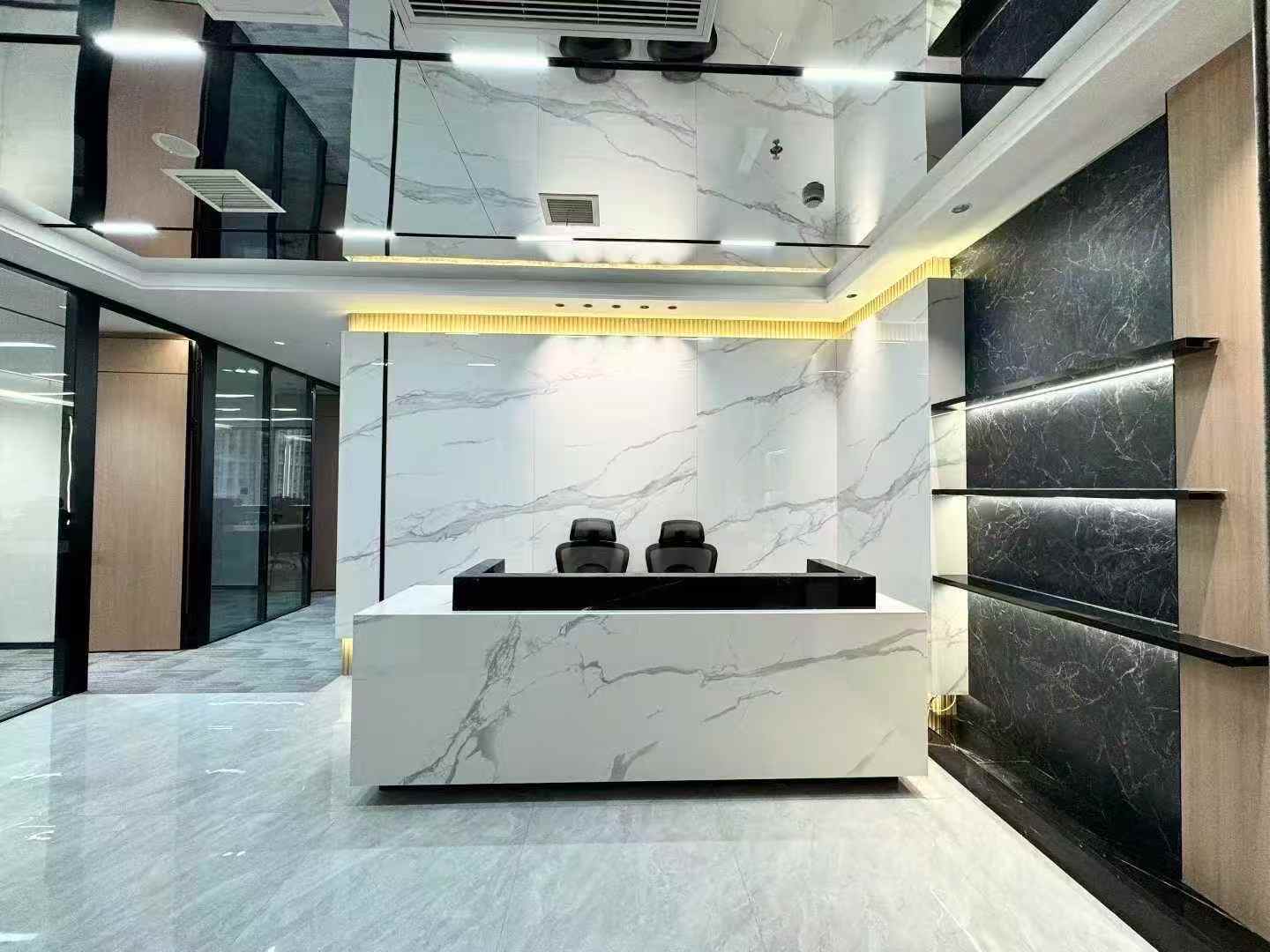 倪家桥甲级楼宇 141平 3隔间15工位 朝东户型 稀缺小户型 物业含空调使用费 保利中心办公室出租