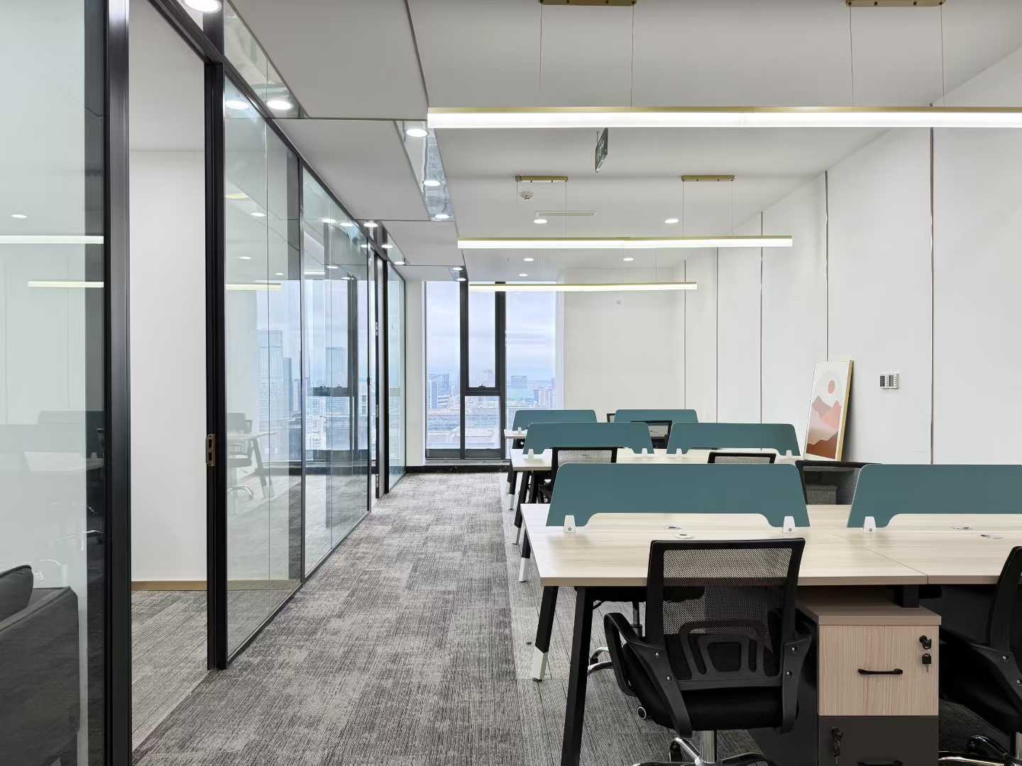 市一医院地铁口 208平 4隔间16工位 大会议室 大老板间 业主直租 精装带家具 仁和春天国际办公室出租