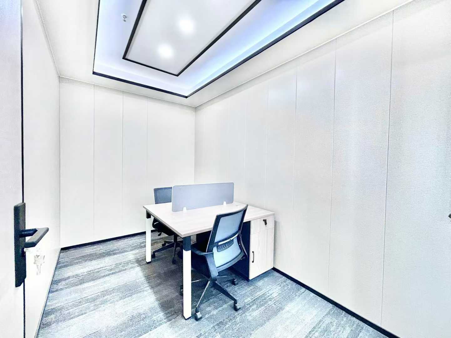 天府三街甲级 145平方 3隔间19工位 采光面大落地玻璃 朝南视野无遮挡 香年广场办公室出租