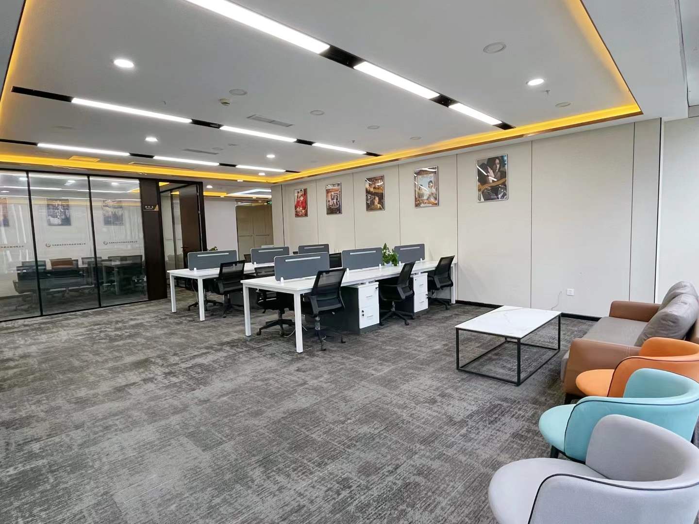 金融城高性价比房源 240平 4隔间20工位 双面采光 视野巴适 东方希望中心办公室出租