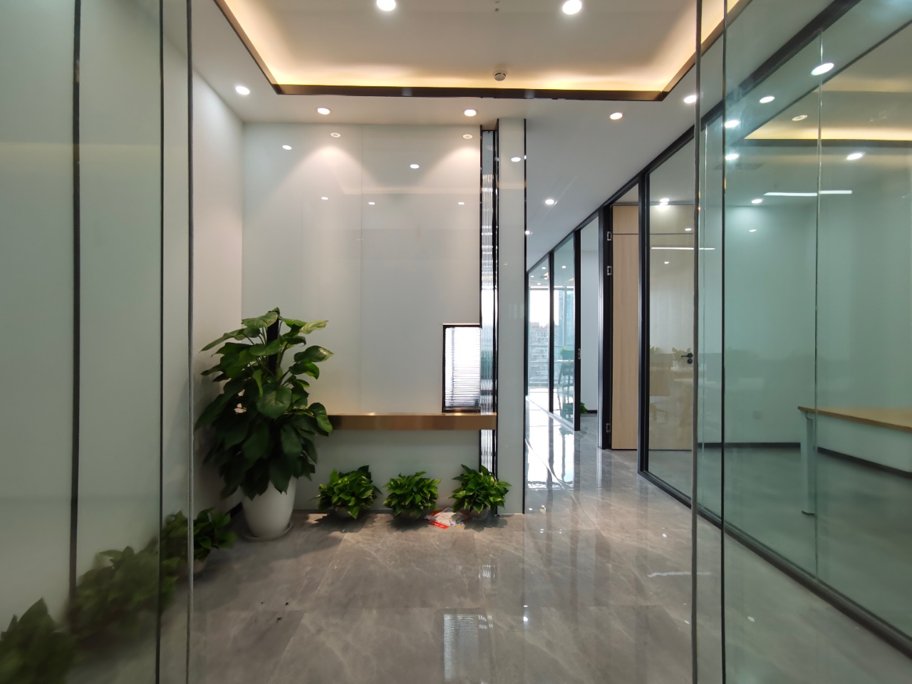 成华区双店路地铁口奥园国际中心100平精装办公室带家具 含物业