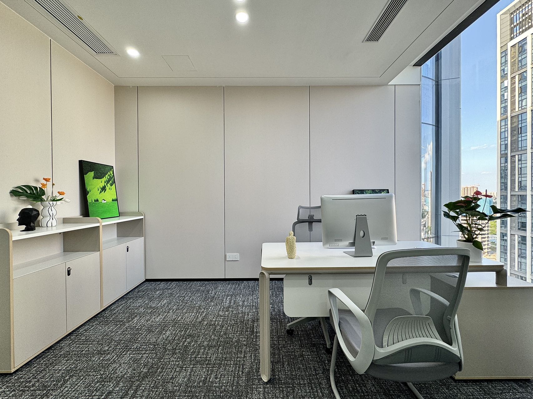 锦江区偏南 金石路地铁四五百米 288平方 4隔间23工位 正对电梯口 品质服务装修 面积多多 接待办公两不误 德塔科创中心办公室出租