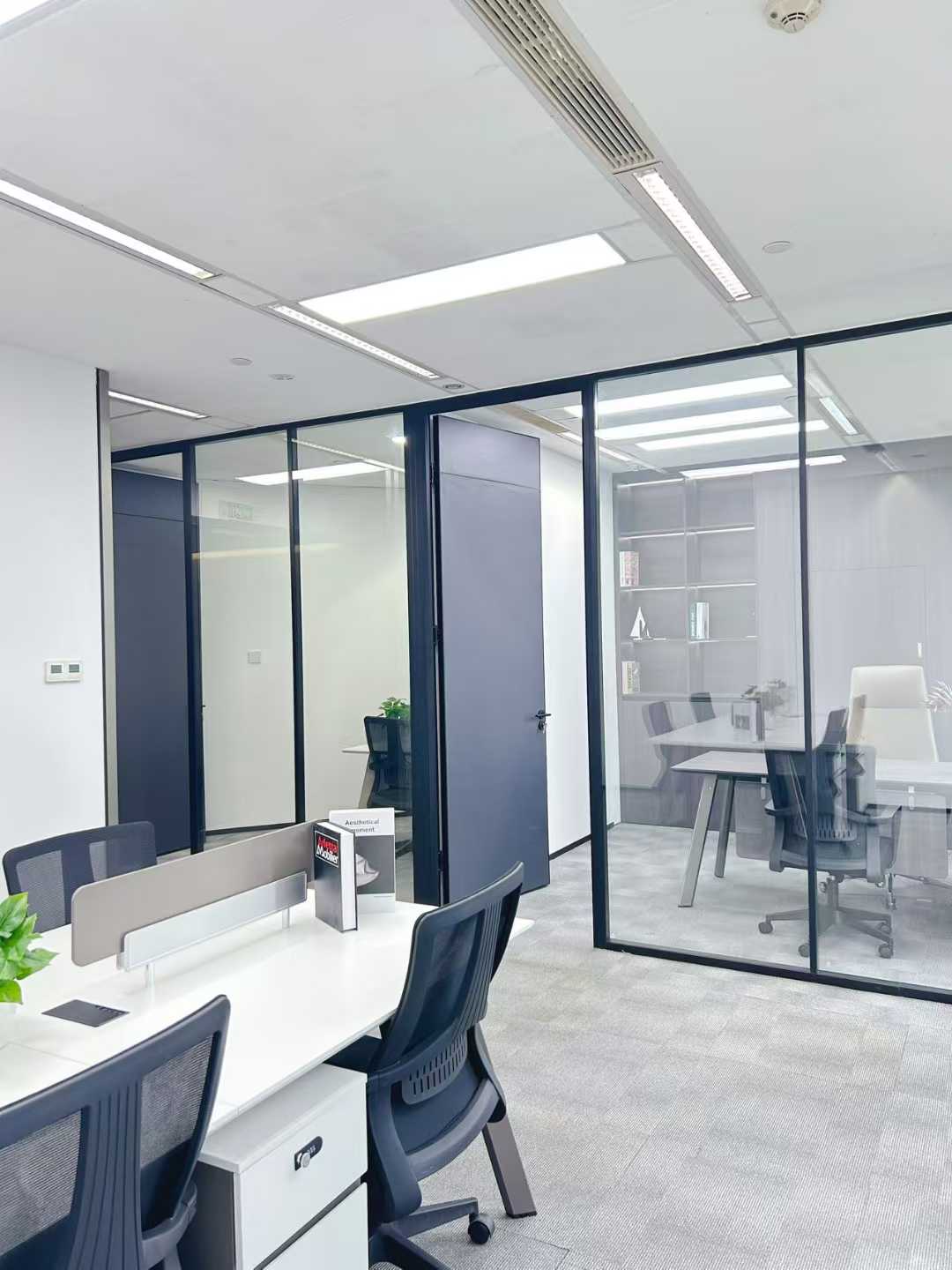 天府三街超甲稀缺小户型3隔间6工位 6900元含物业费 先到先得 希顿国际广场办公室出租