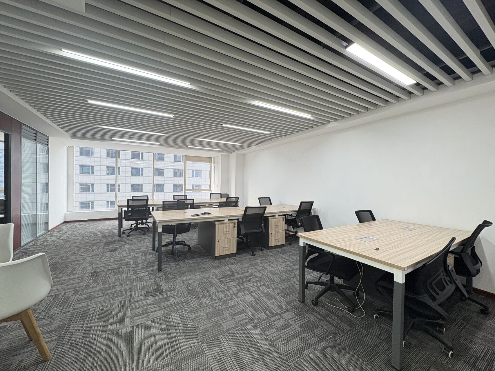 锦江区东门大桥地铁口 101平方 2隔间18工位 户型方正 利用率高 无加时费 东方广场办公室出租