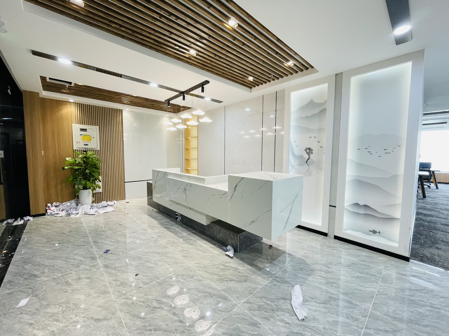 高新区环球中心精装305平办公室 全新带家具 采光通透 5隔间20工位 含物业