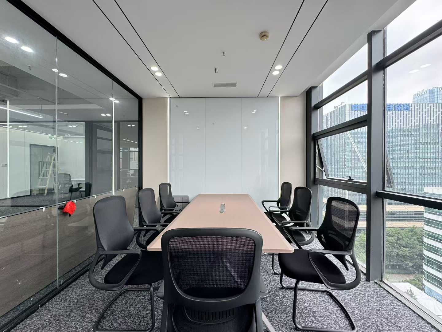 天府三街精装好房 双面采光 服务面积236平 24小时空调 含物业费 无惧加班 峰汇中心办公室出租