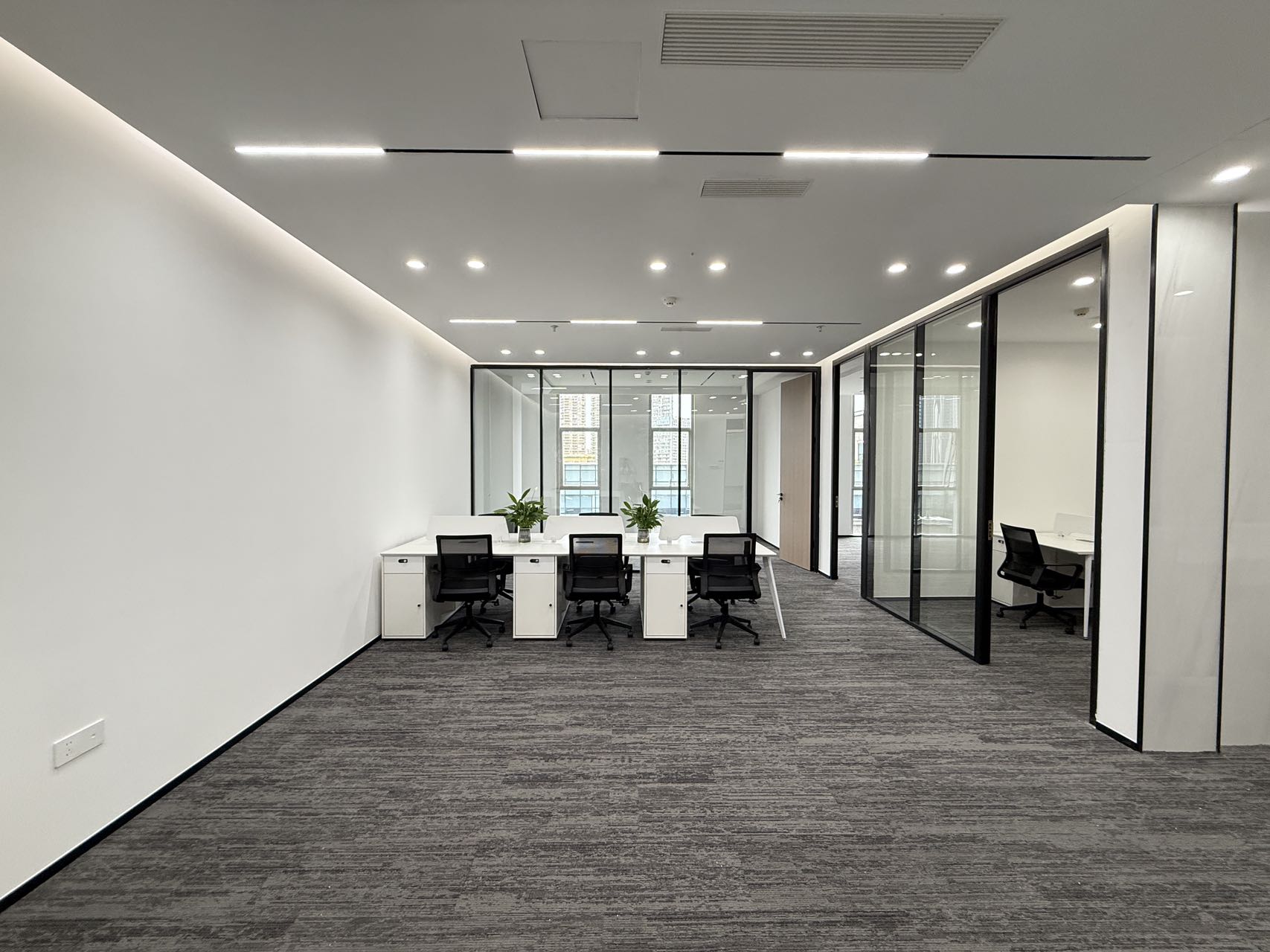 天府五街园区办公 办公氛围巴适 按套出租 3隔间12工位 带前台 报价含物业费 软件园写字楼出租