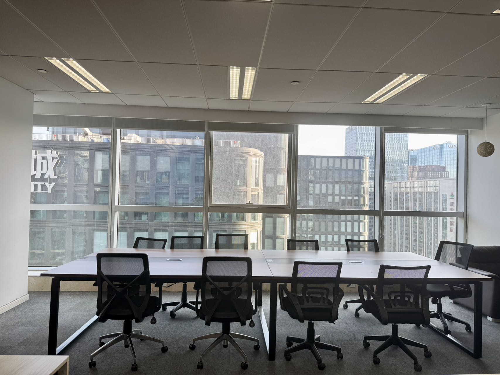 天府三街近地铁户型 197平方 3隔间16工位 含物业费 户型方正 带家具 希顿国际C座办公室出租