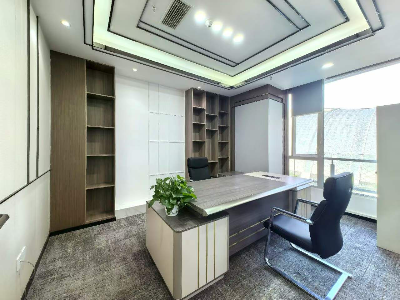 环球中心东区朝内带阳台户型 4隔间30工位 258平 报价含物费 价格可谈 环球中心办公室出租