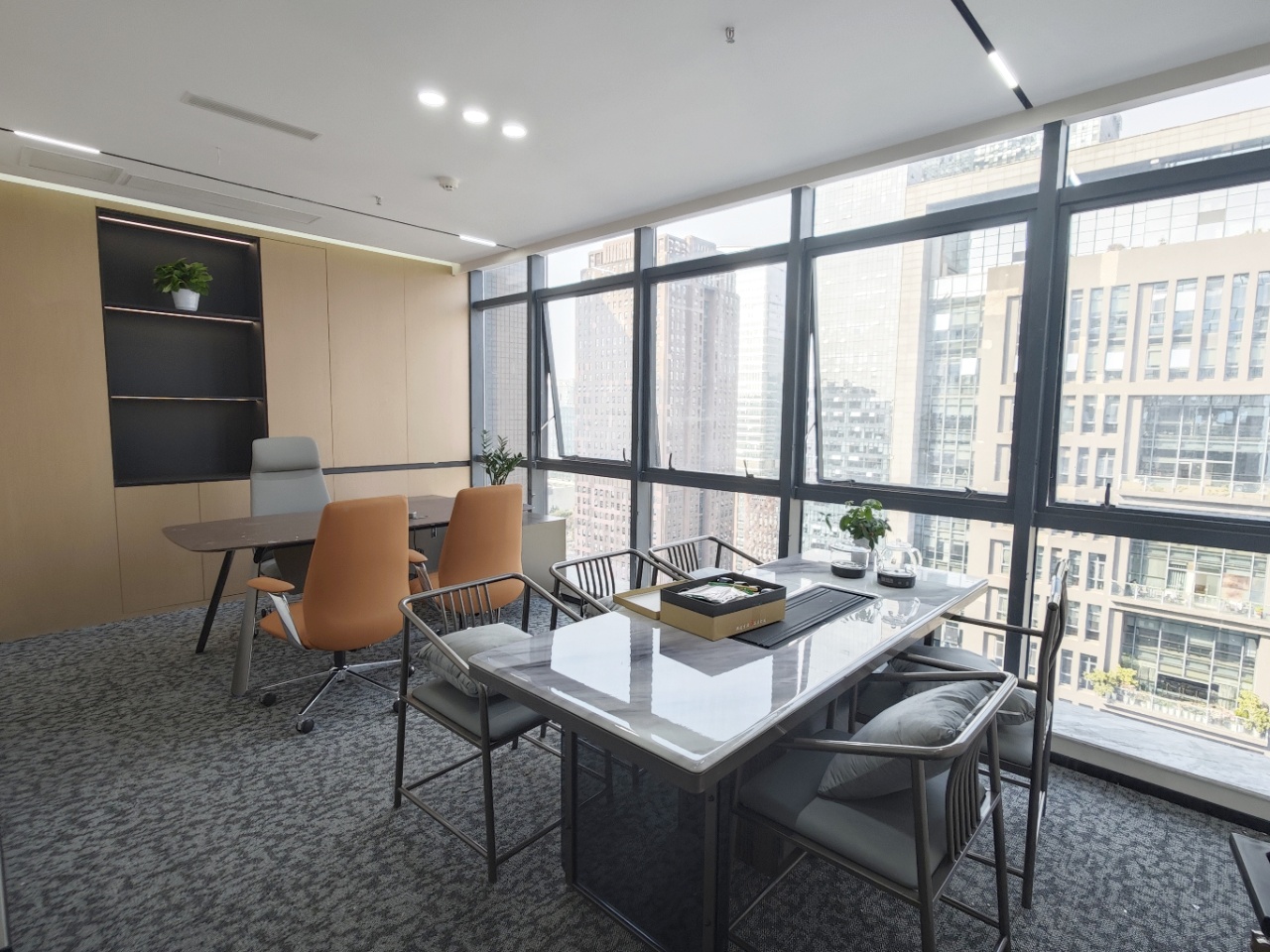 四街高性价比房源 184平 3隔间18工位 东北双面采光 通透性好 大老板间 航兴国际办公室出租