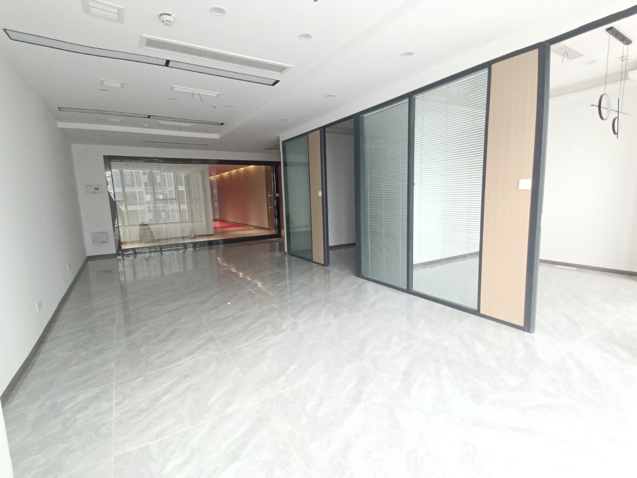 奥园国际广场115平---超大形象墙，纯玻璃展示区 开放式办公|成华区写字楼|成华区办公室|租小团