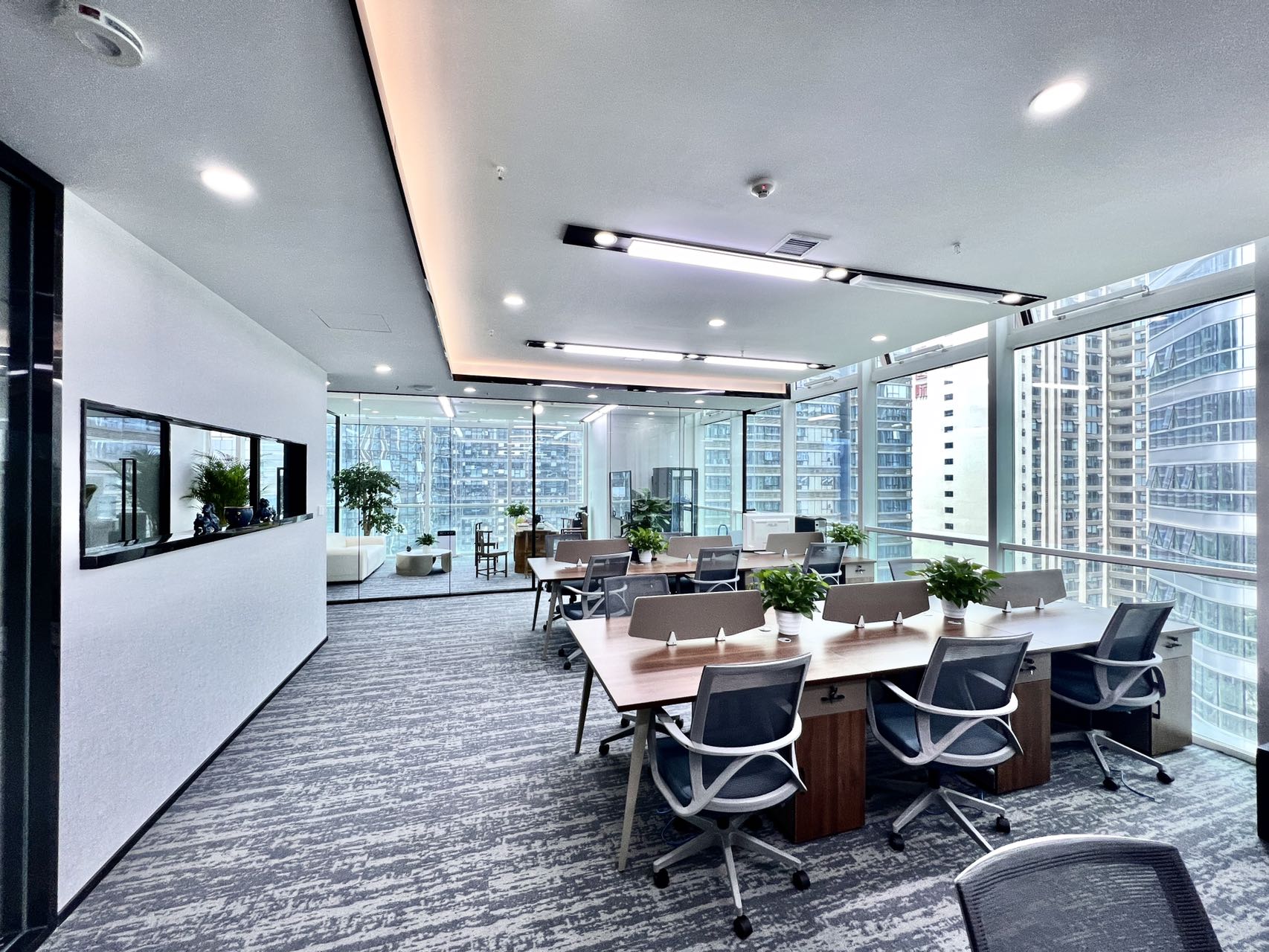高新区天府三街莱普敦中心精装450平办公室带家具 户型方正 采光通透