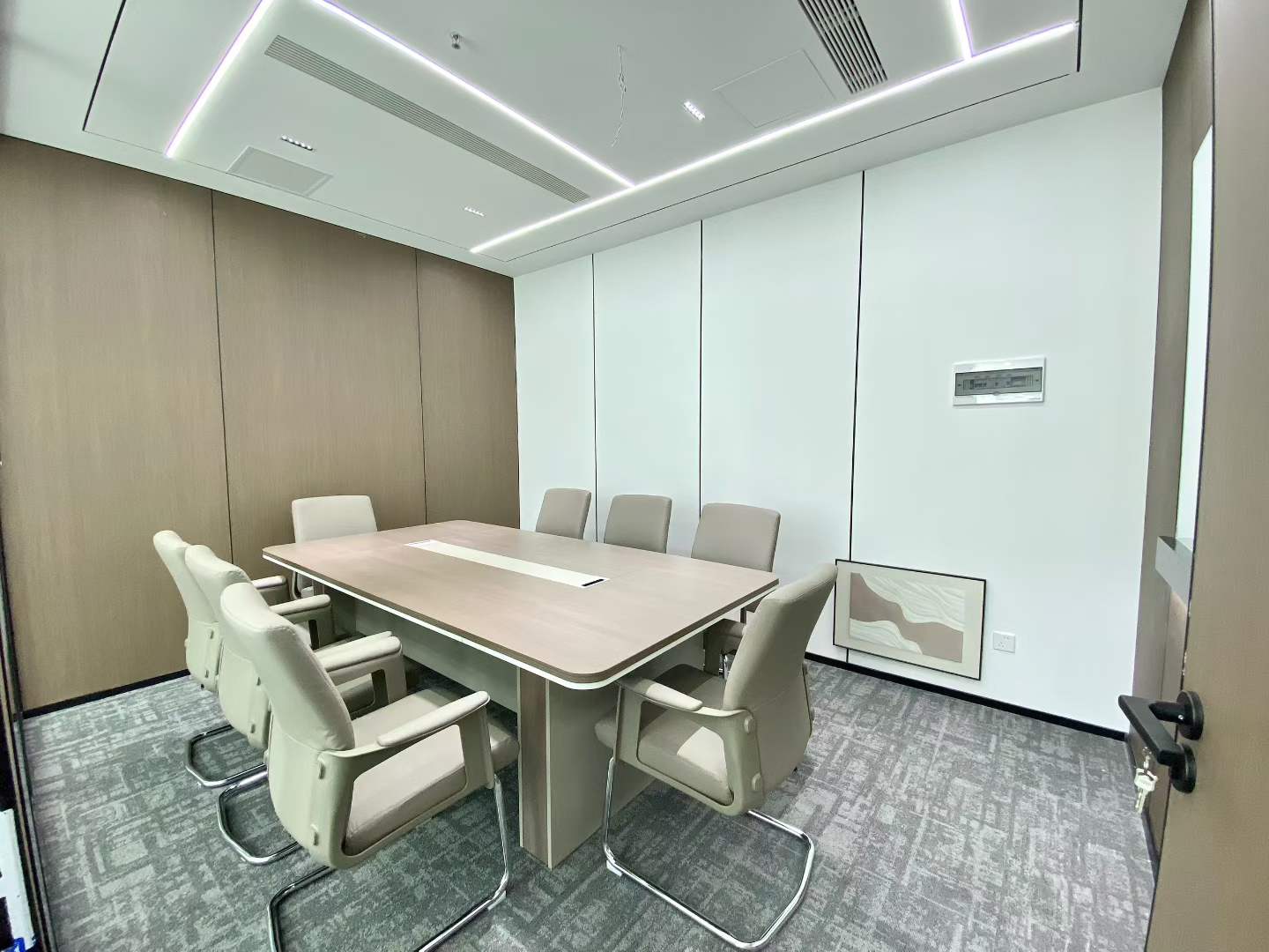 市中心近天府广场-锦江宾馆地铁几百米 160平 3隔间12工位  双面采光 户型方正 落地窗 中广智媒城办公室出租