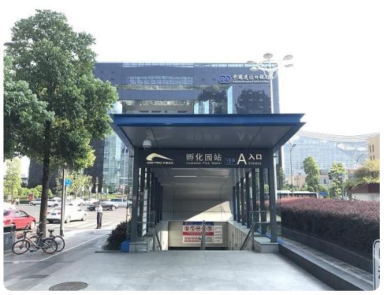 一号线九号线交汇处&ldquo;孵化园写字楼群&rdquo;,俨然是成都市的新市中心