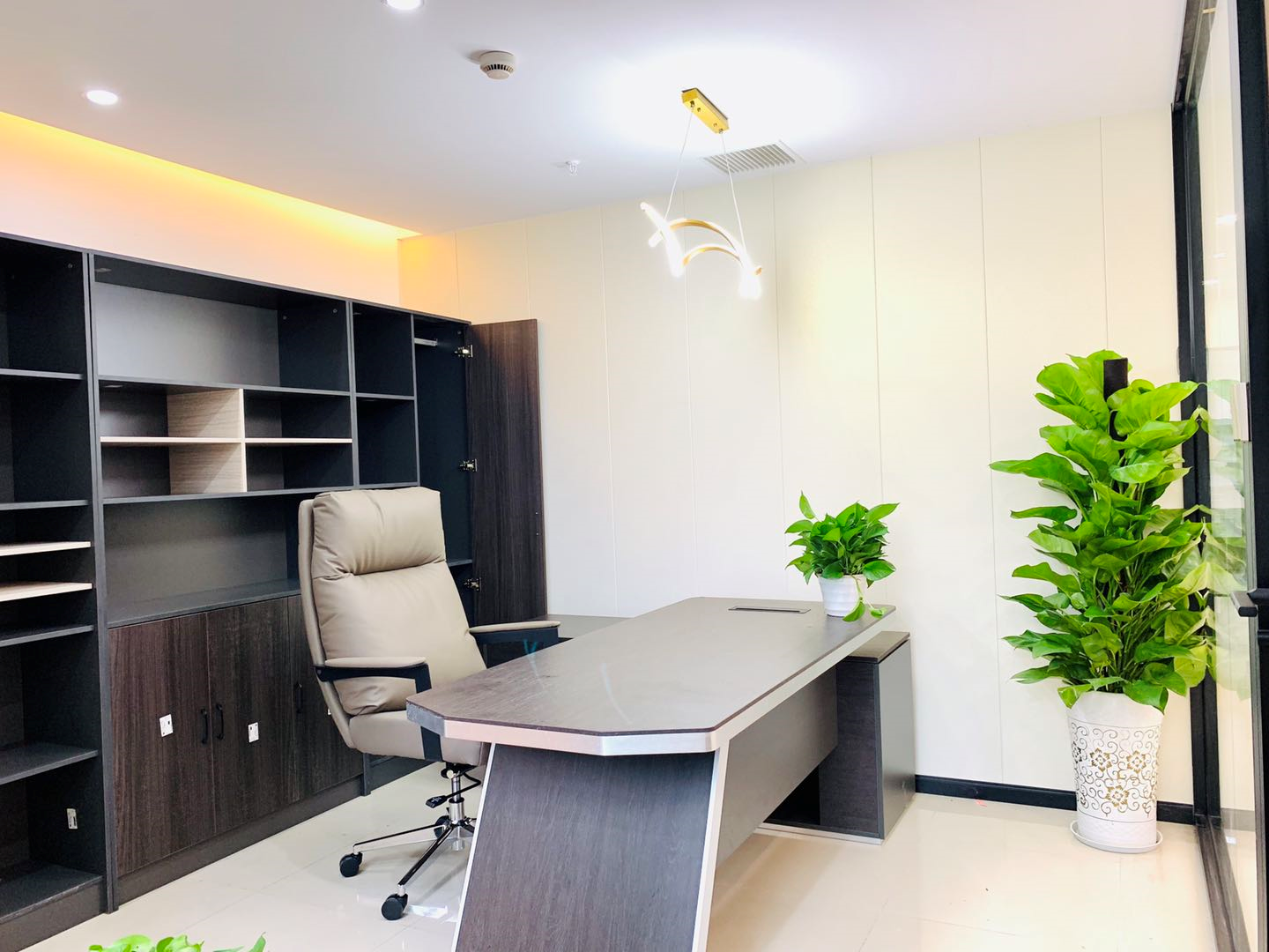 金融城网红地标写字楼，天府国际金融中心4号楼强制起拍1.6w单价