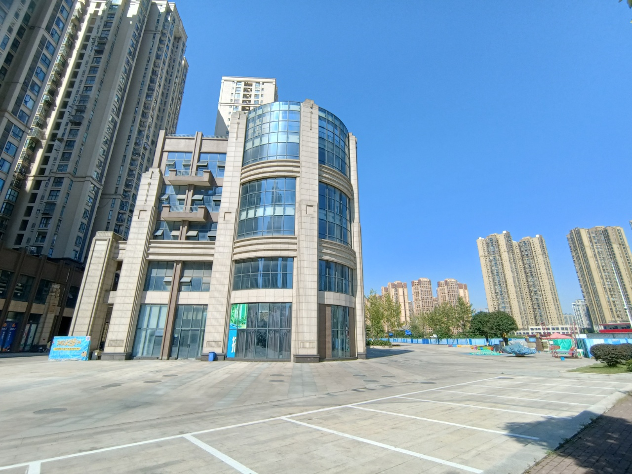 世贸服务入驻助力温江发展，青羊区与温江区写字楼的龙争虎斗！