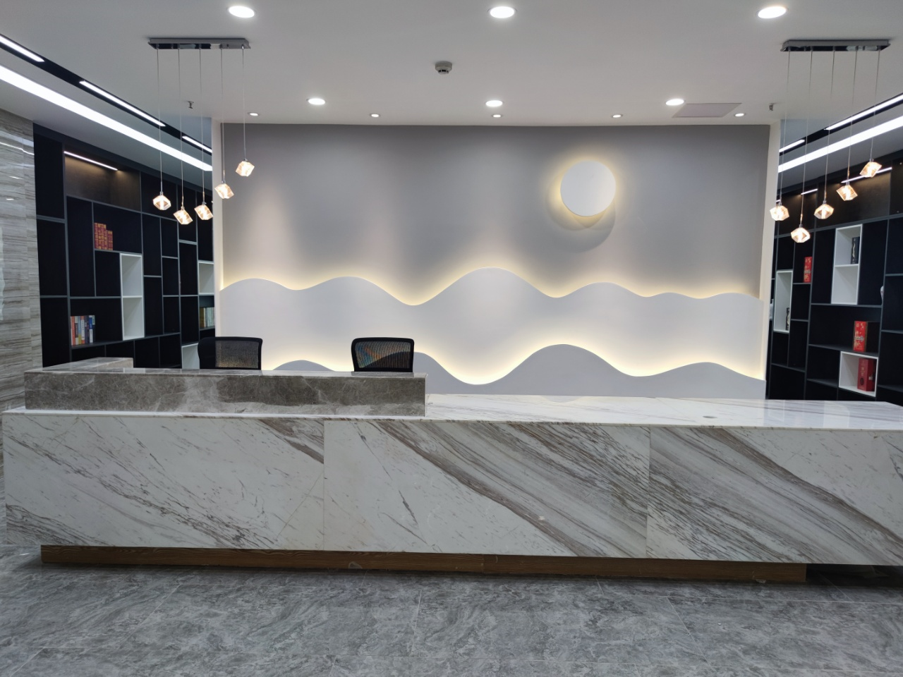 WeWorK终上市：随机配置座位和共享空间联合办公是未来企业办公趋势