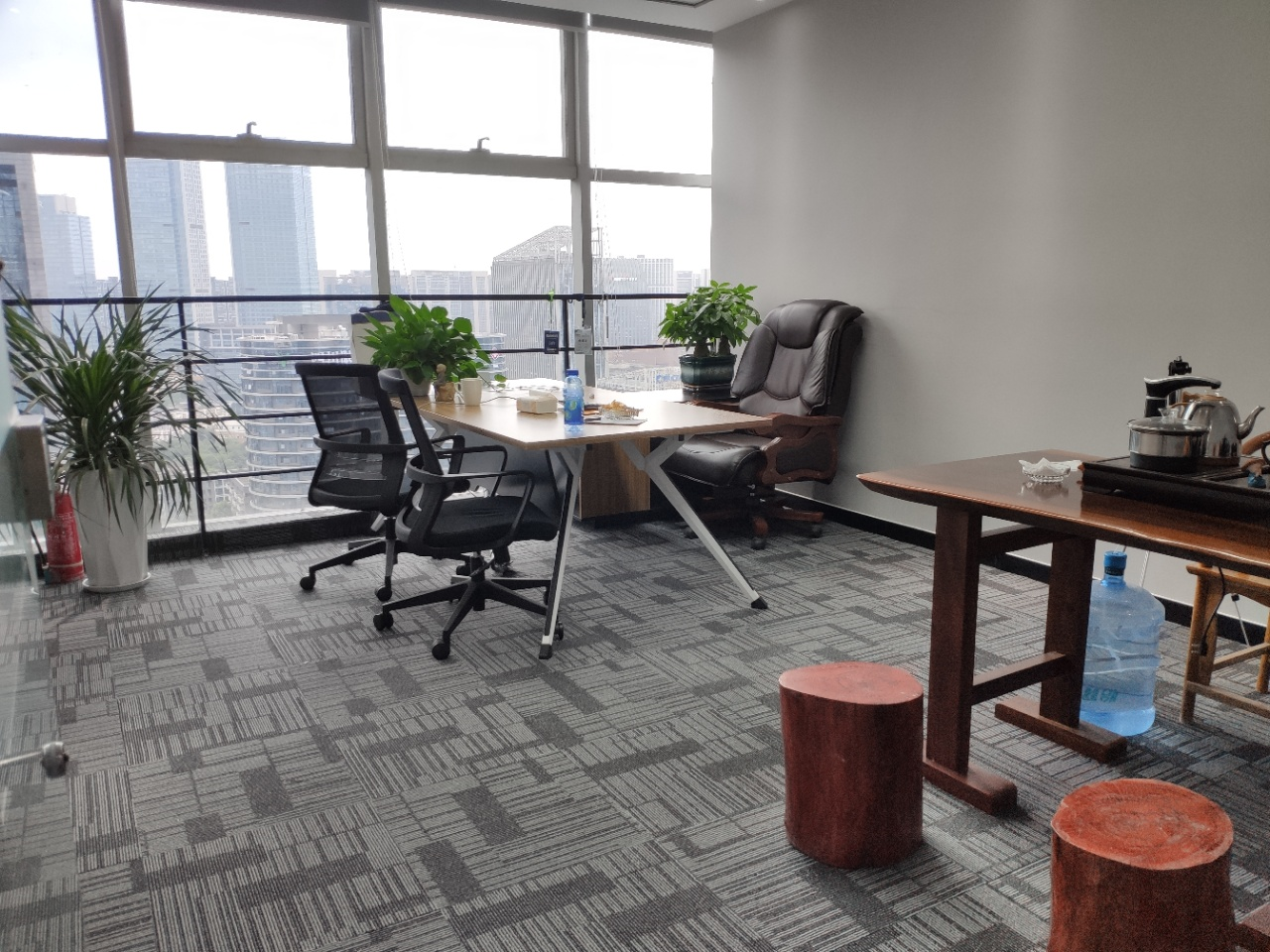 一号线九号线交汇处&ldquo;孵化园写字楼群&rdquo;,俨然是成都市的新市中心