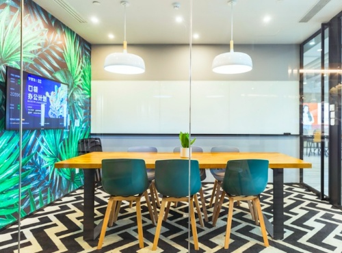 办公室工位也可以“共享”了!大企业加速进驻 “工位出租”路在何方?