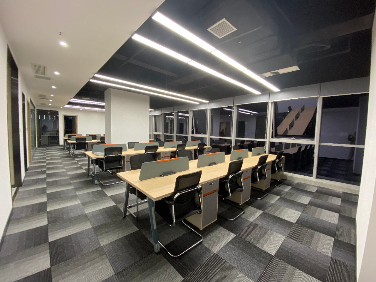 共享办公“大内卷”工位出租模式5年潮起潮落