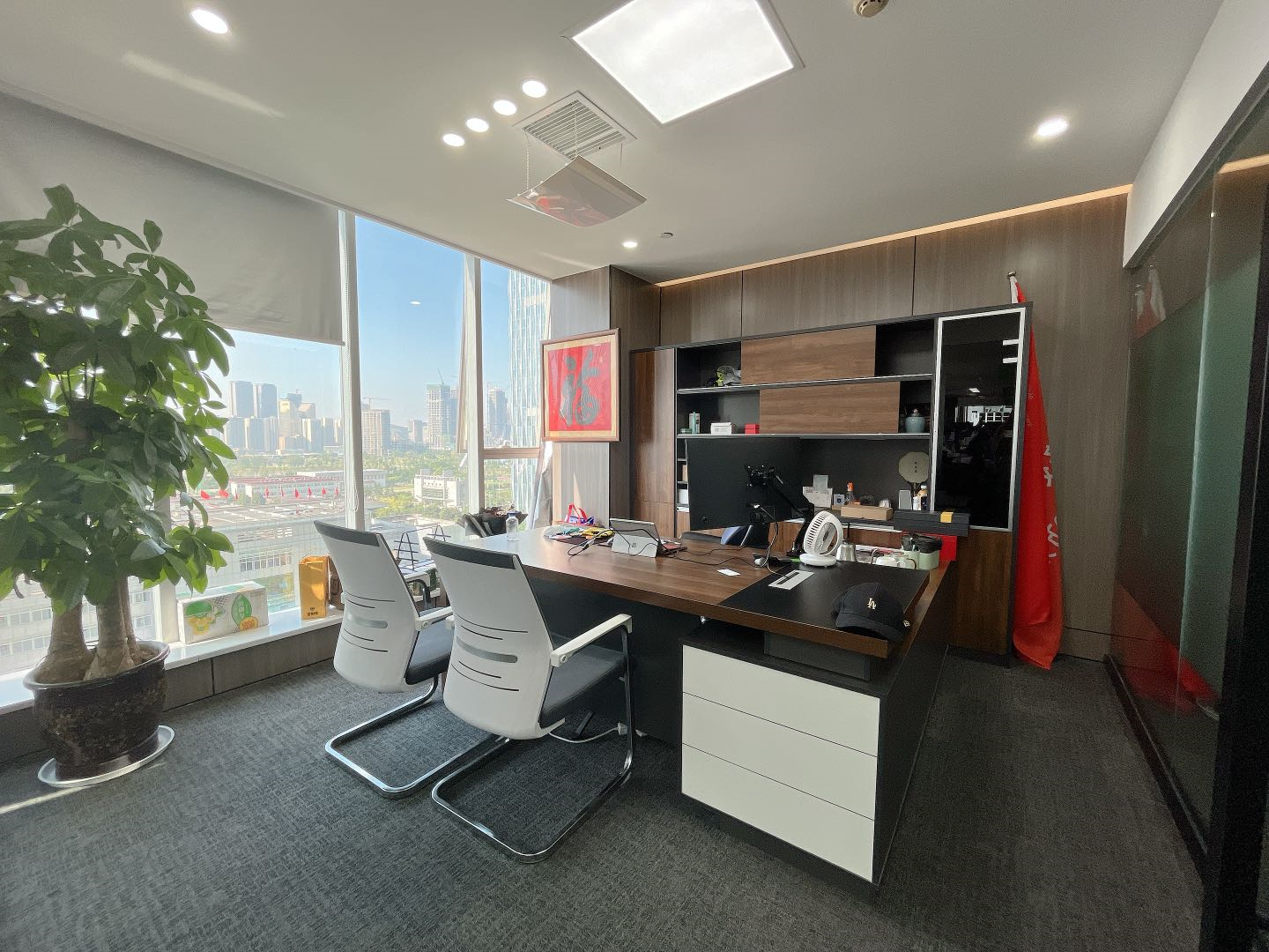 世贸服务入驻助力温江发展，青羊区与温江区写字楼的龙争虎斗！