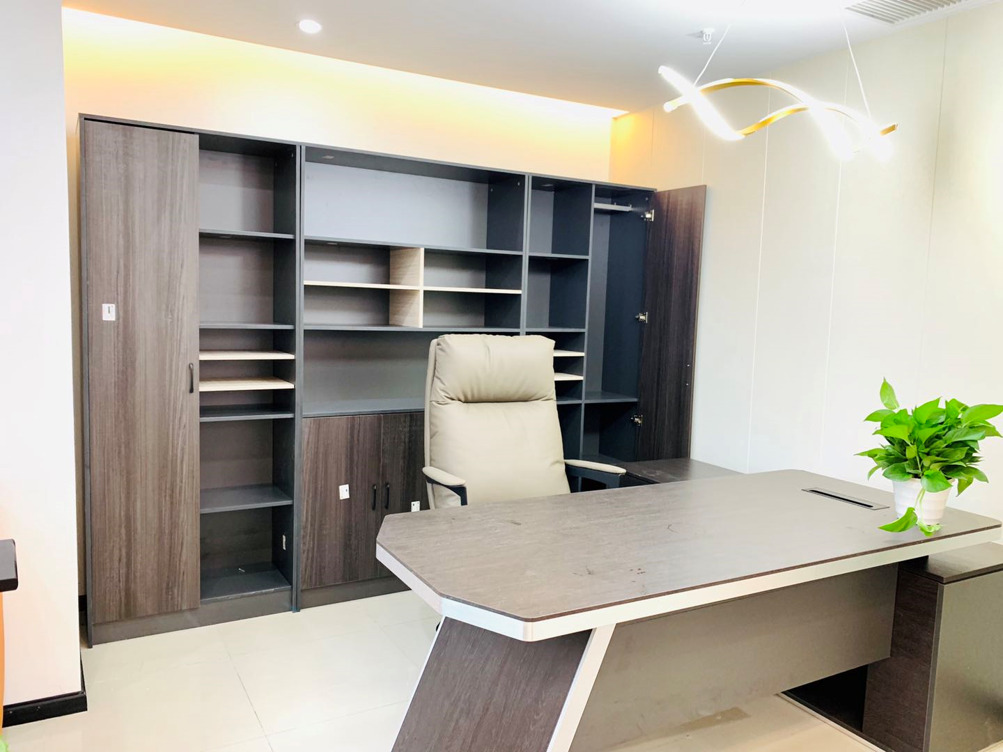 金融城网红地标写字楼，天府国际金融中心4号楼强制起拍1.6w单价