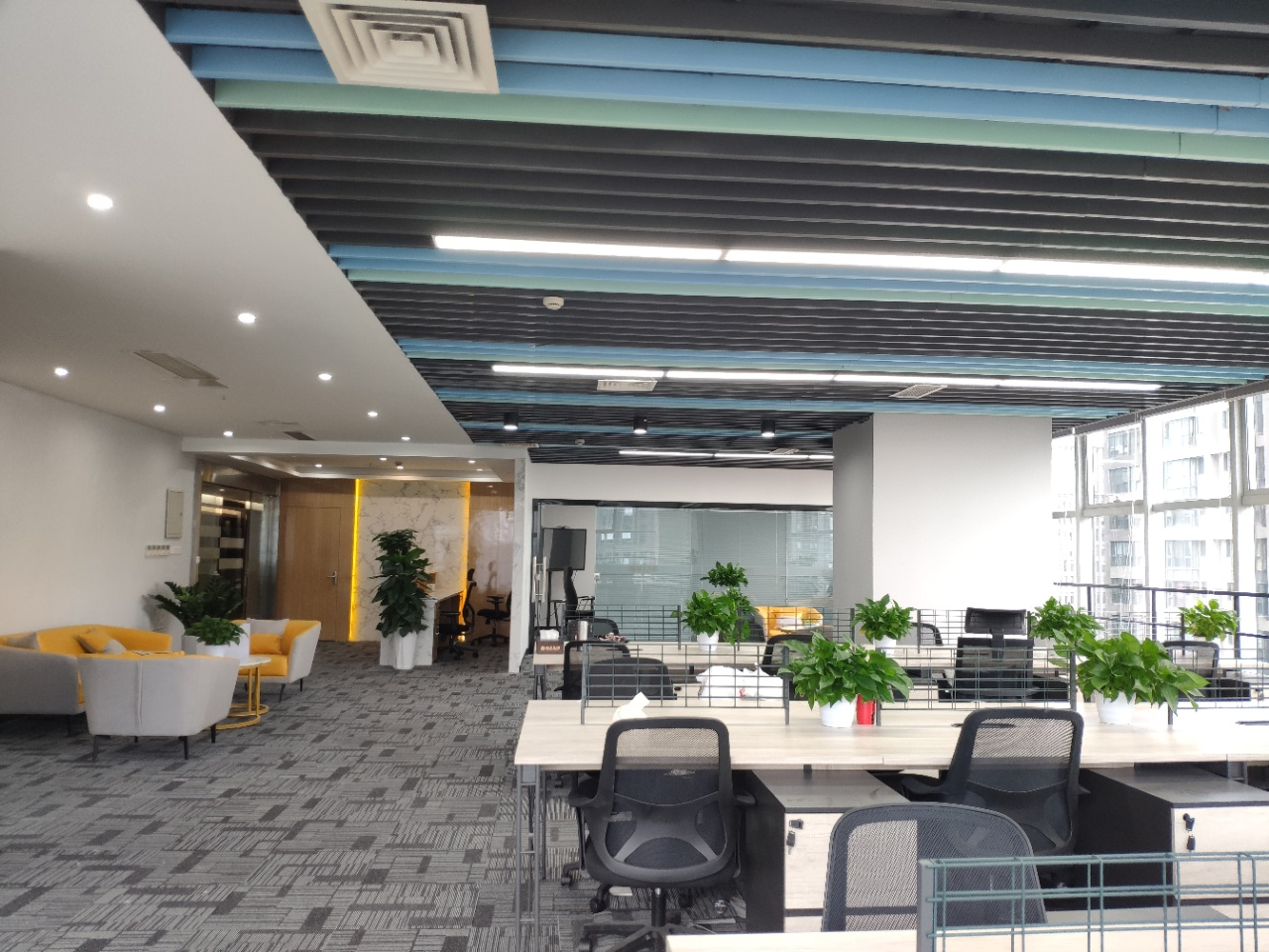 一号线九号线交汇处&ldquo;孵化园写字楼群&rdquo;,俨然是成都市的新市中心