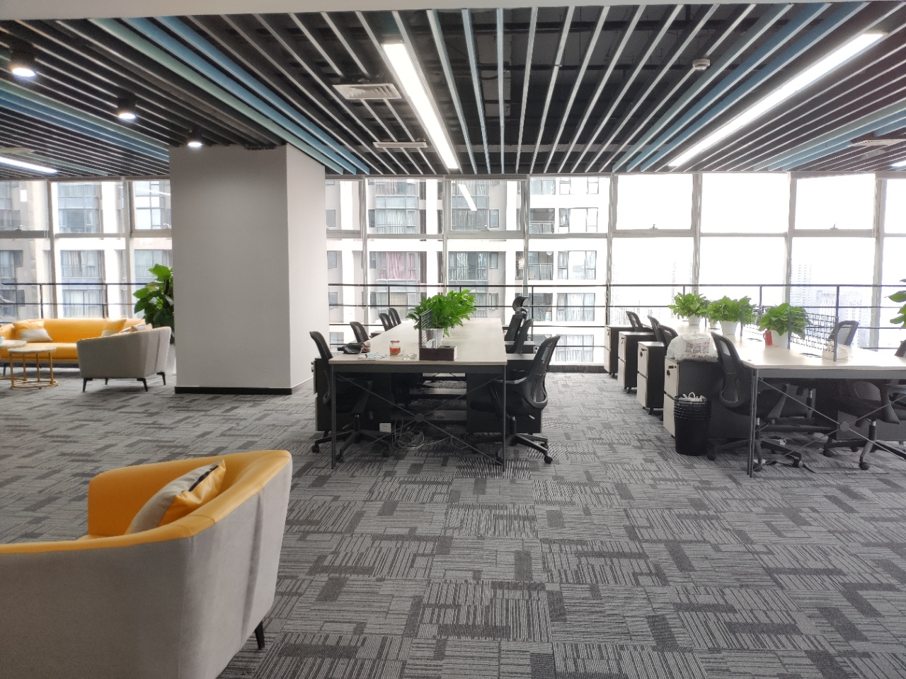 一号线九号线交汇处&ldquo;孵化园写字楼群&rdquo;,俨然是成都市的新市中心